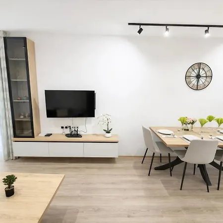 Daire Stylish 1br W/ Terrace | Work & Couples *