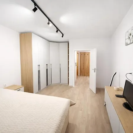 Stylish 1br W/ Terrace | Work & Couples Daire