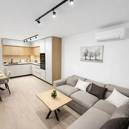 Stylish 1br W/ Terrace | Work & Couples